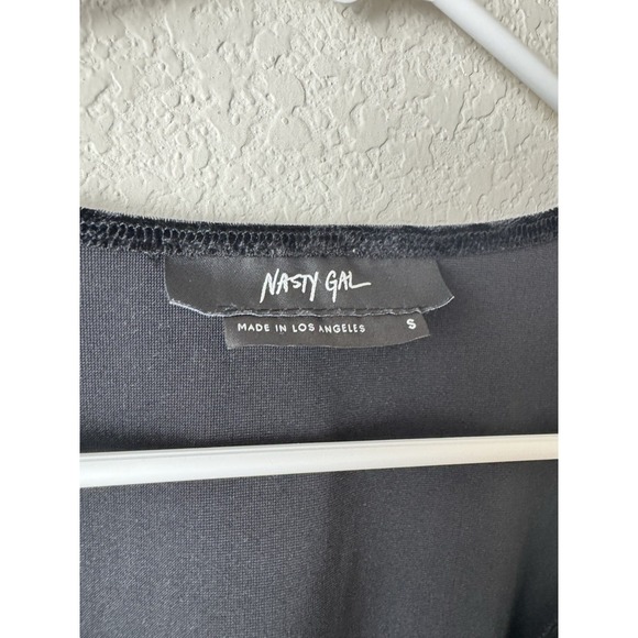 Nasty Gal Black Velvet Crop Top Sz Cold Shoulder Long Sleeve Dark Romantic‎ Goth - Picture 3 of 5